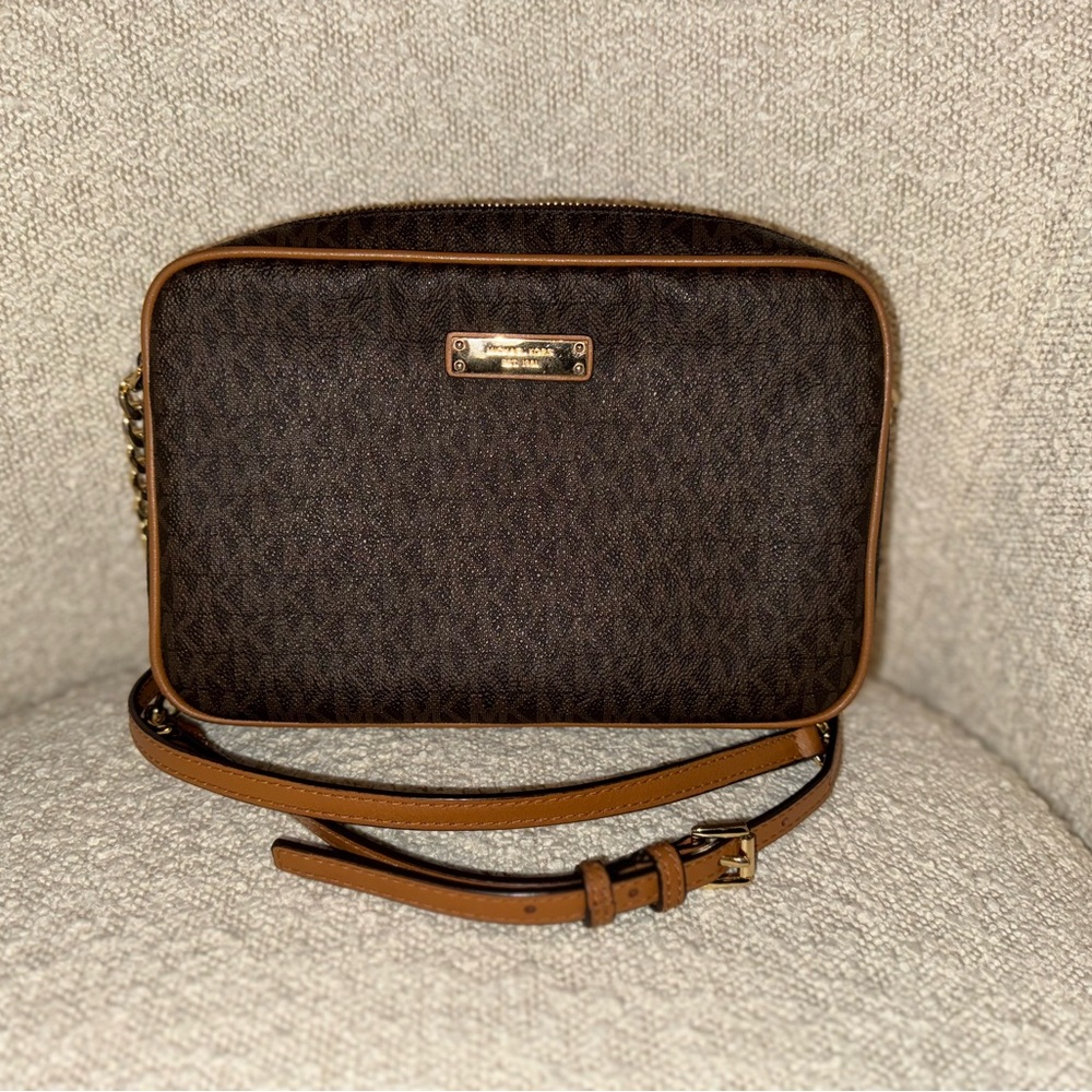 Classic Micheal Kors Crossbody